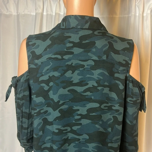 Rock & Republic Button Down Camouflage Western Ruffle Size M Longsleeve Fall - Picture 8 of 13